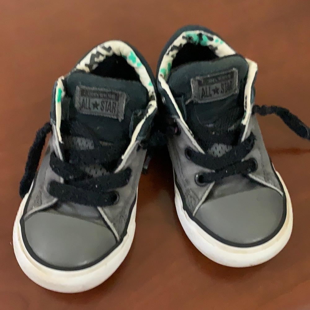 boys Converse Black Allstars size 8